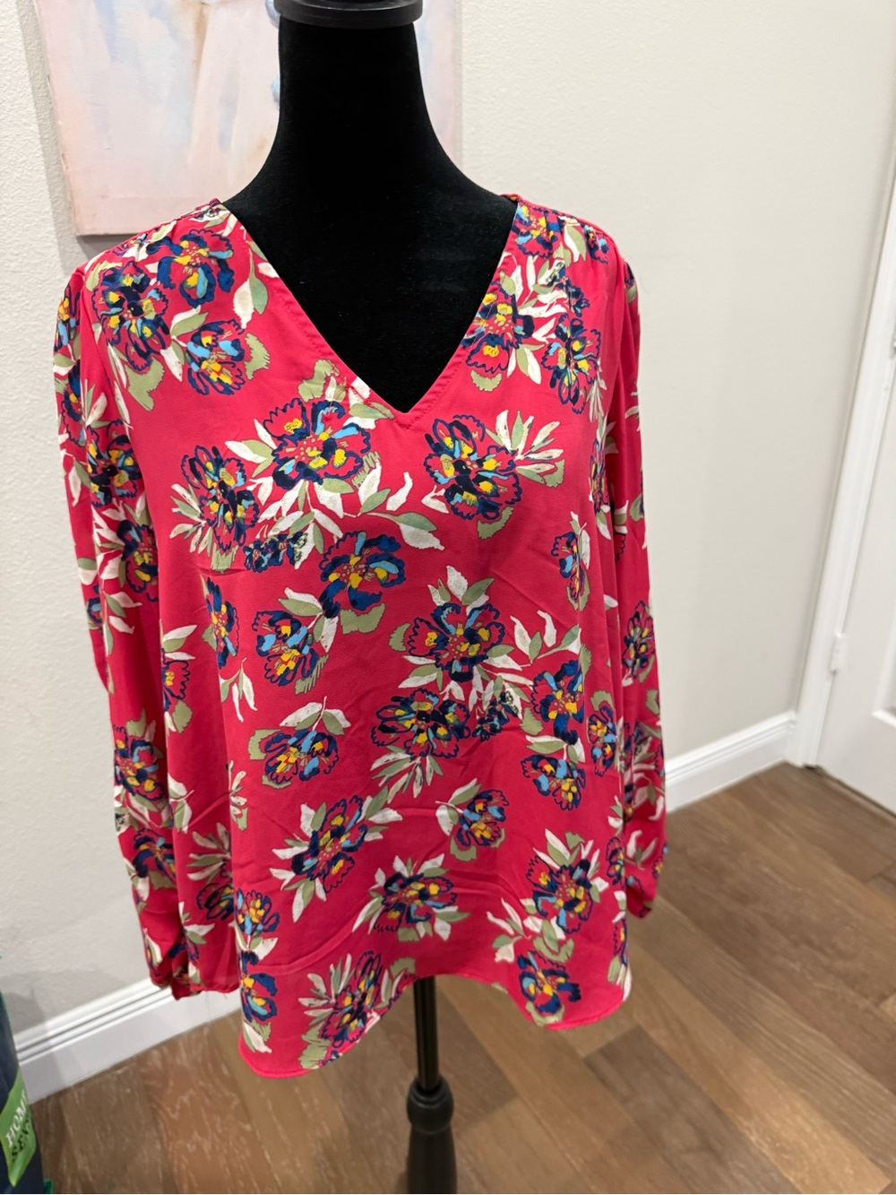 Women’s V-Neck Floral Blouse - Pink